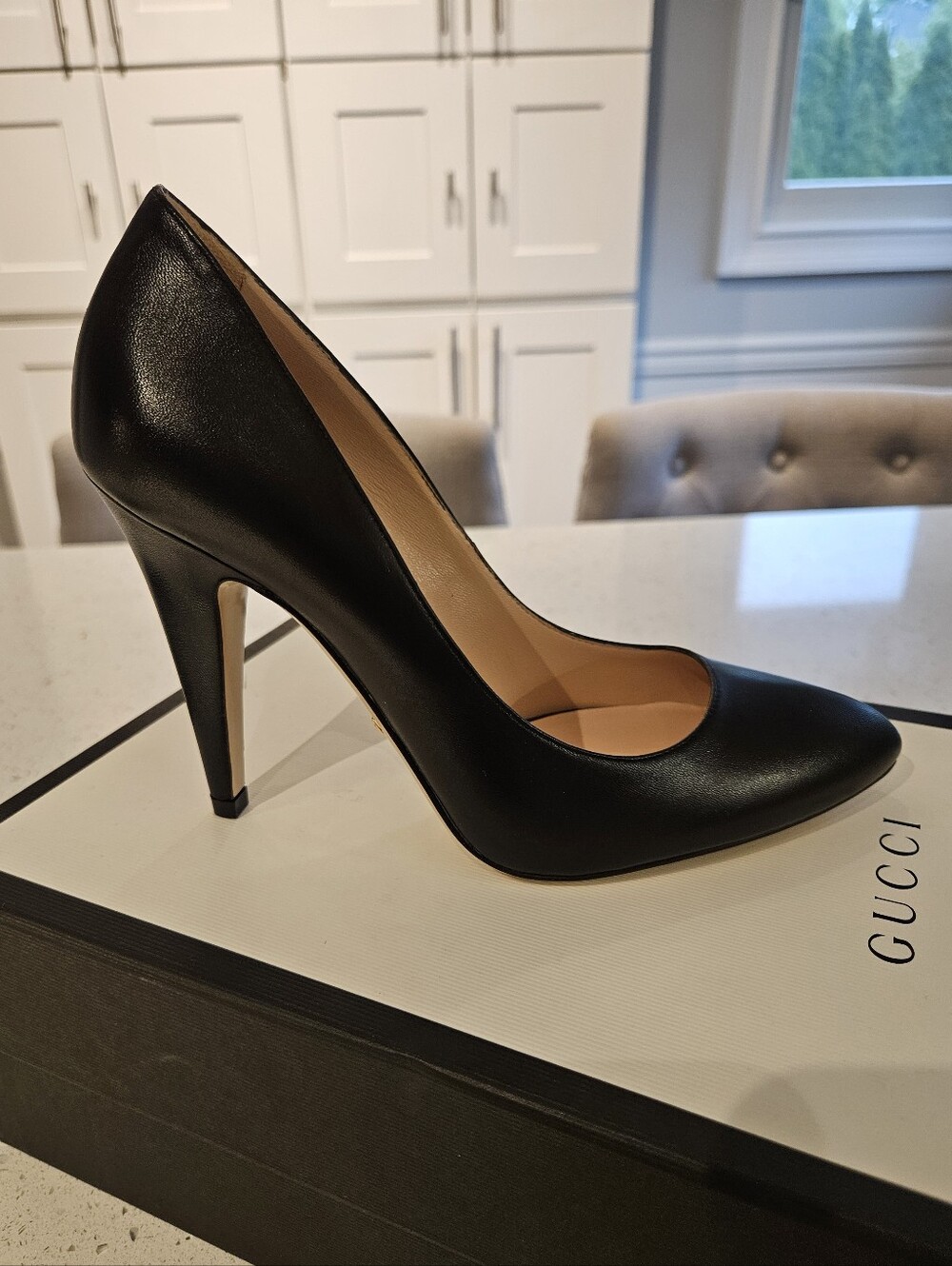 GUCCI Malaga Kid Nero Leather Pointed Toe Pumps with Red Lip Insole Detail